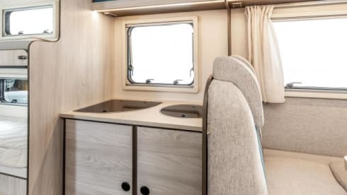 Spacious Rimor Kilig 50 - 6 person camper