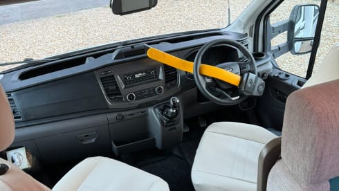 Eze – HR Adventures - Rimor Kilig 9 - 6 berth, 6 seat belt Motorhome