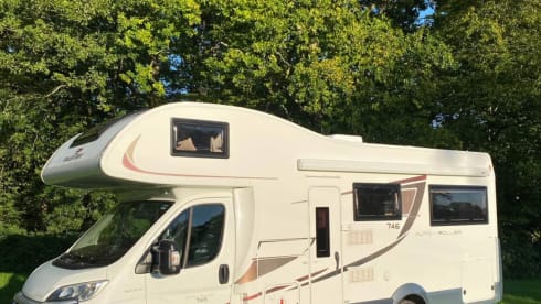 Maddie – Luxurious 6 berth Roller Team 746 from 2018