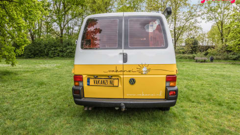 Sunset – 2p Volkswagen campervan from 1999