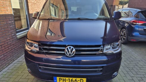 Beautiful 4p Volkswagen T5 California from 2012