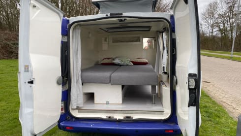 BuZz Lightyear – Opel vivaro 1.9 sdi compact camper