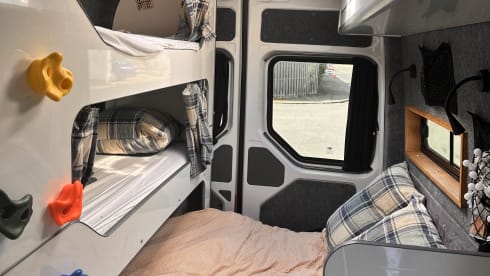 Big Easy – Stunning 4 Berth Custom VW Crafter (2024)