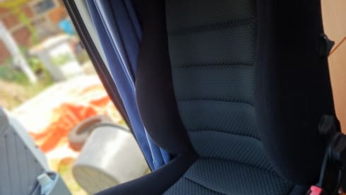 Viervoeter vriendelijk – 4p Adria Mobil semi-integrated from 2005