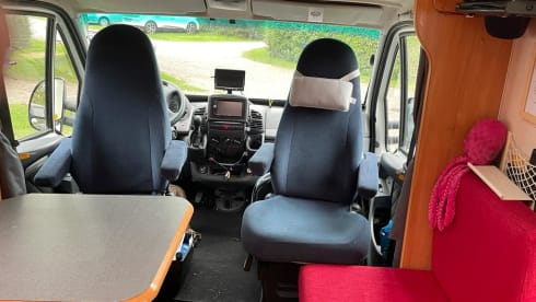 FREEDOM – 4p Adria Mobil semi-integrated uit 2006