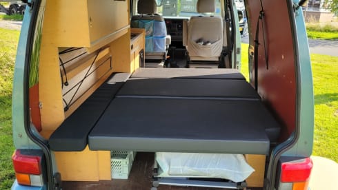 Huub – 4p adventurous Volkswagen t4 camper