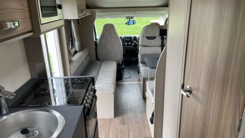 Fantastic 6 Berth Swift Edge 486 Motorhome