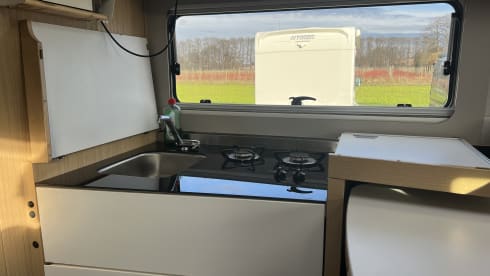 SMOVE – 2p Niesmann + Bischoff semi-integrated uit 2018