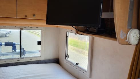 RELAX  – Challenger Semi-Integrated from 2001 WITH WIFI
