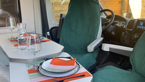 V630J – 2p Pilote bus from 2025