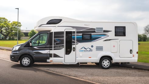 Swift Voyager 485 5 Berth