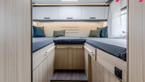 Mergelland – New (2024!) Luxury Sun Living camper 4 pers. + electric folding bike