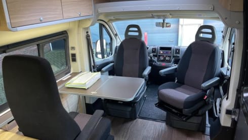 Buszz – Hymer RIo '14, 4 seater/2 bedroom. Compact, surprisingly spacious