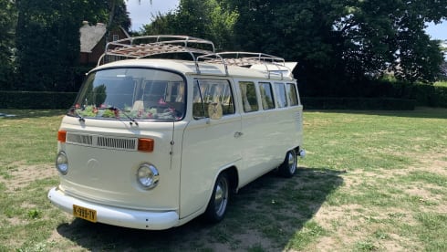 Miss Parel – 2p Volkswagen campervan from 1981