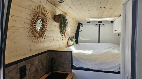 Madrid – Sprinter XXL a wonderful compact camper with lots of space!