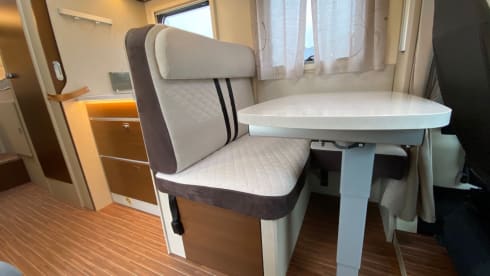 Schink – 5p Fiat semi-integrated uit 2021