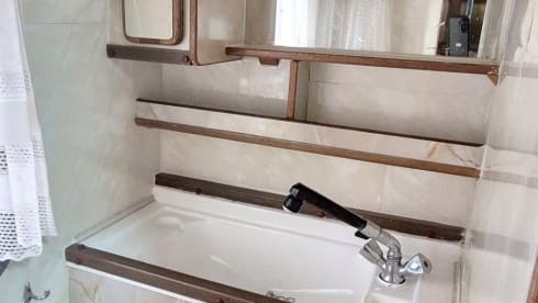 Even2 – Confortevole camper appena ristrutturato 5 posti viaggio 5 posti letto