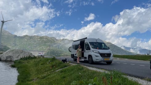Niks hoeve – 4p Carado bus uit 2021