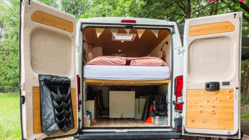 Puck de camperbus  – Zeer complete off-grid zelfbouw camper uit 2019
