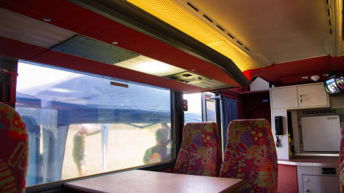 busavonturen – An 8-person touring car camper for your travel adventure
