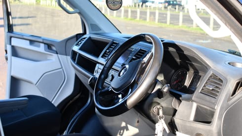 Betty – 2 berth Volkswagen campervan from 2015
