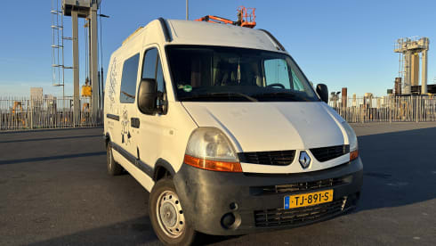 Unique Off-Grid Campervan Renault Master 2006