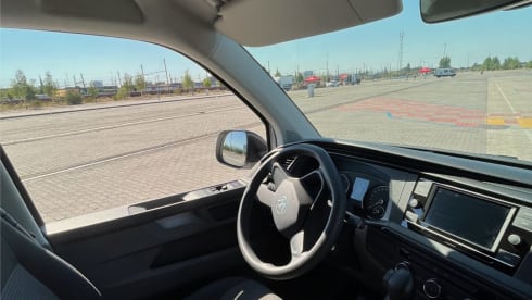 kampr – Converted Volkswagen campervan from 2021 (2p + child)