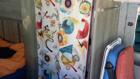 2p Anderer Bus aus dem Jahr 2017