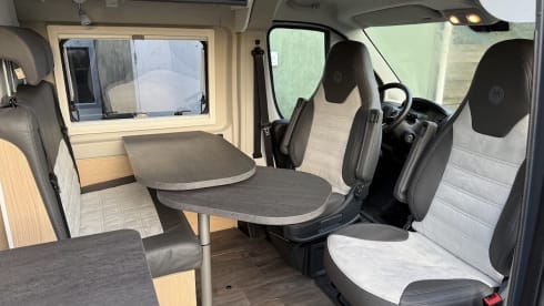 Camping-car Sunlight Cliff 600 RT pour 4 personnes à partir de 2025
