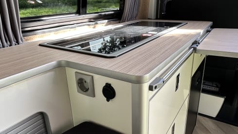 4p Volkswagen campervan uit 2021