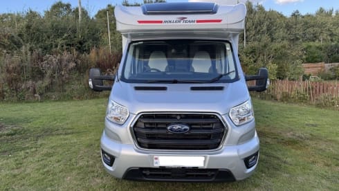 Charlie – High-Spec 5 berth Roller Team Motorhome - Free Wifi & Insurance - 2024