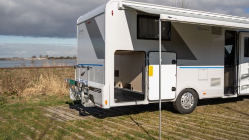 Bijna nieuwe Sunliving camper 2024 – 5p Sun Living semi-integrated uit 2024