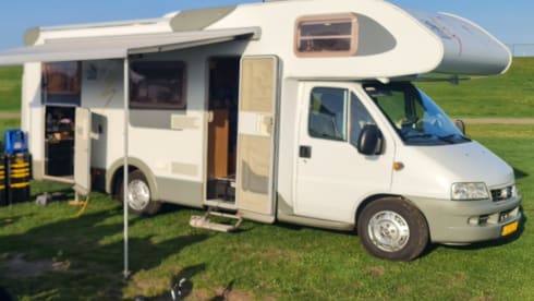 Home #72 – 6p family Knaus sun traveler with alcove.