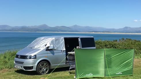 Joshua – 2 berth Volkswagen bus from 2006