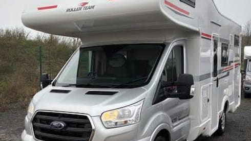 6 berth Ford Rollerteam 675