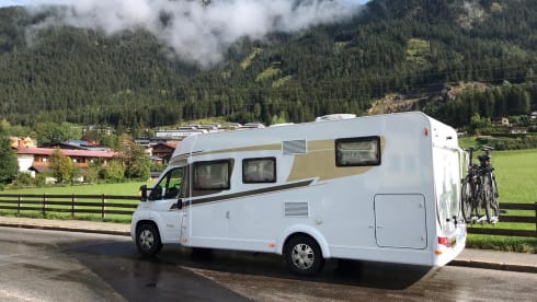 Carado T448 Automaat – Automatic - Fully equipped - Very luxurious camper length beds - Modern