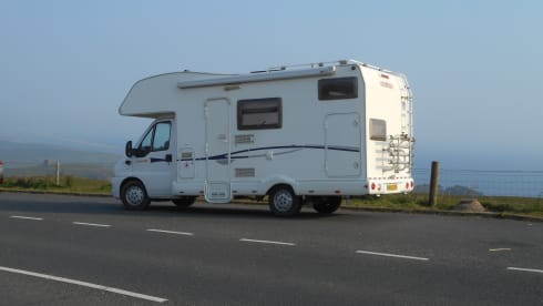 EASY 5 MOTORHOME HIRE JUST TURN UP AND GO