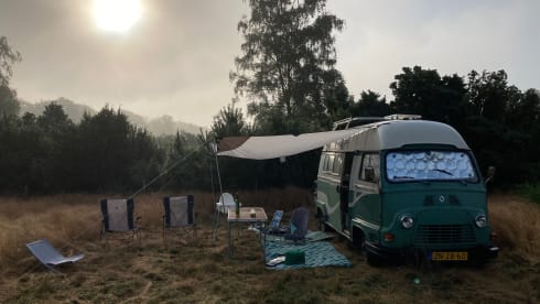 Madame Estafette – Enjoy the slow life with our old-timer Madame Estafette