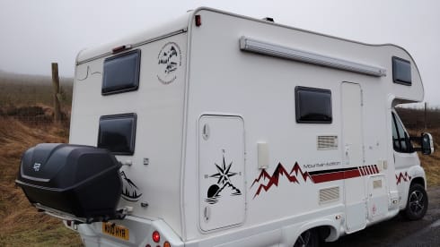 Zaneta –  Family Fiat New Life 6berth/6 belt Motorhome Hire