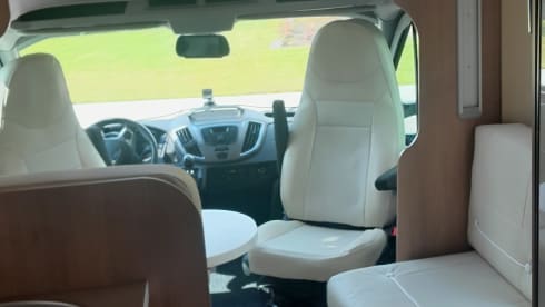 Roller team – 4p Ford semi-integrated uit 2018