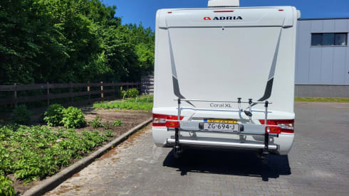 XL 670 SL – Very spacious Adria alcove camper with air conditioning