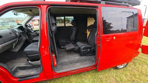 Poppy – 4 berth Volkswagen campervan from 2011