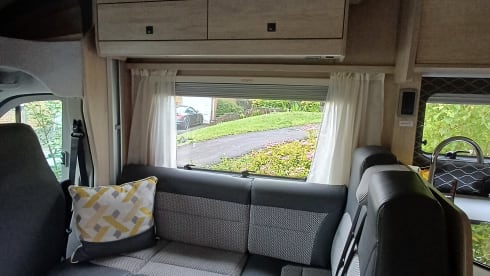 Orion – Autotrail semi-intégré de 4 places à partir de 2023