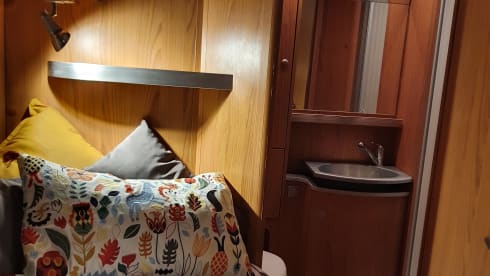 Bernie G – Luxurious and spacious high quality German built integrated motorhome