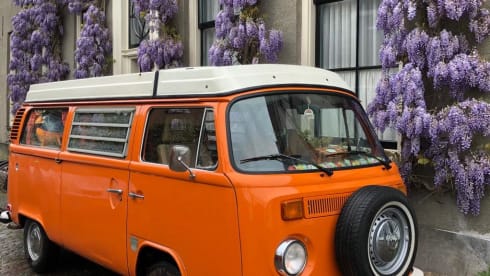 Orange  – Hip Orange retro Volkswagen T-2 Camper