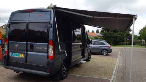 Skippy – Beautiful, sturdy luxury full bus camper.