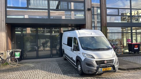 Accogliente camper autosufficiente