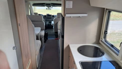 C28 – Zeer luxe 6 pers. Ahorn ,stapelbed, 2x Airco