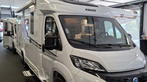 3-seater Knaus semi-integrated from 2026