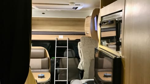 Super Flash – 6 berth Chausson Flash 03 2013